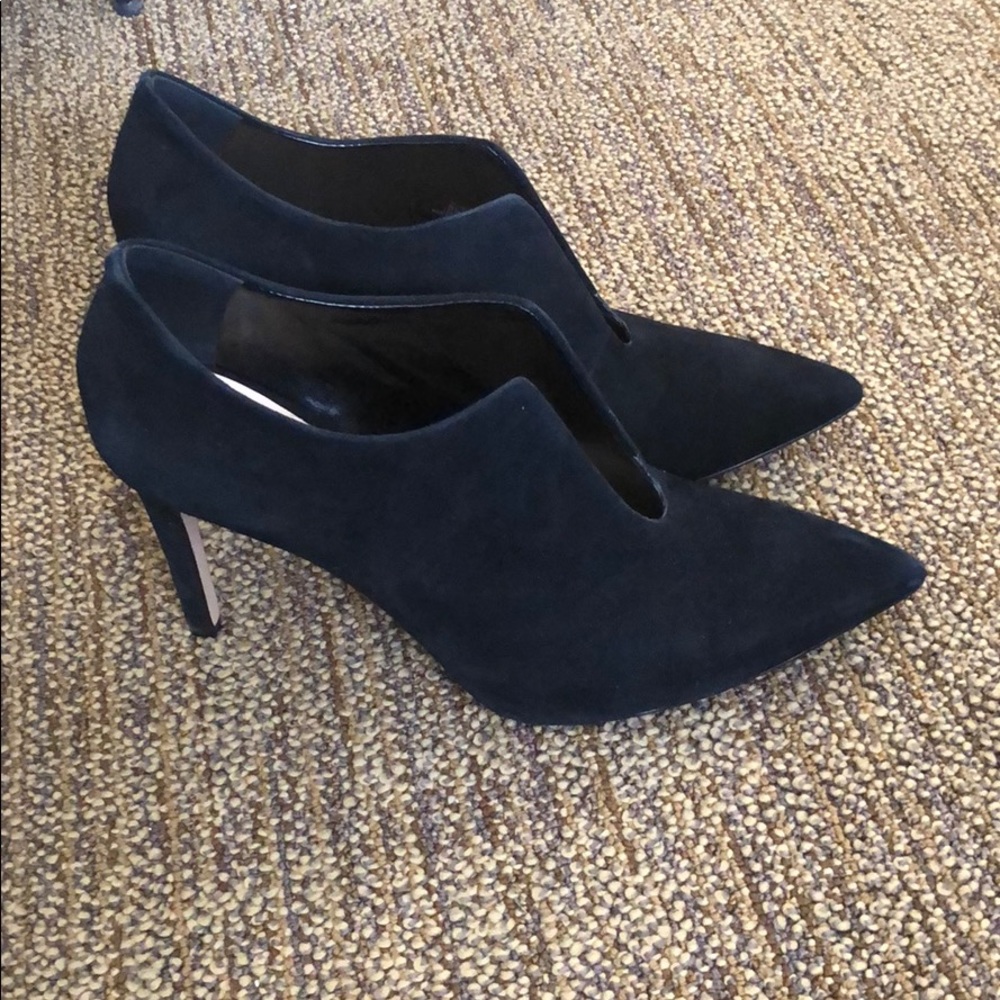New Vince Camuto booties size 9.5